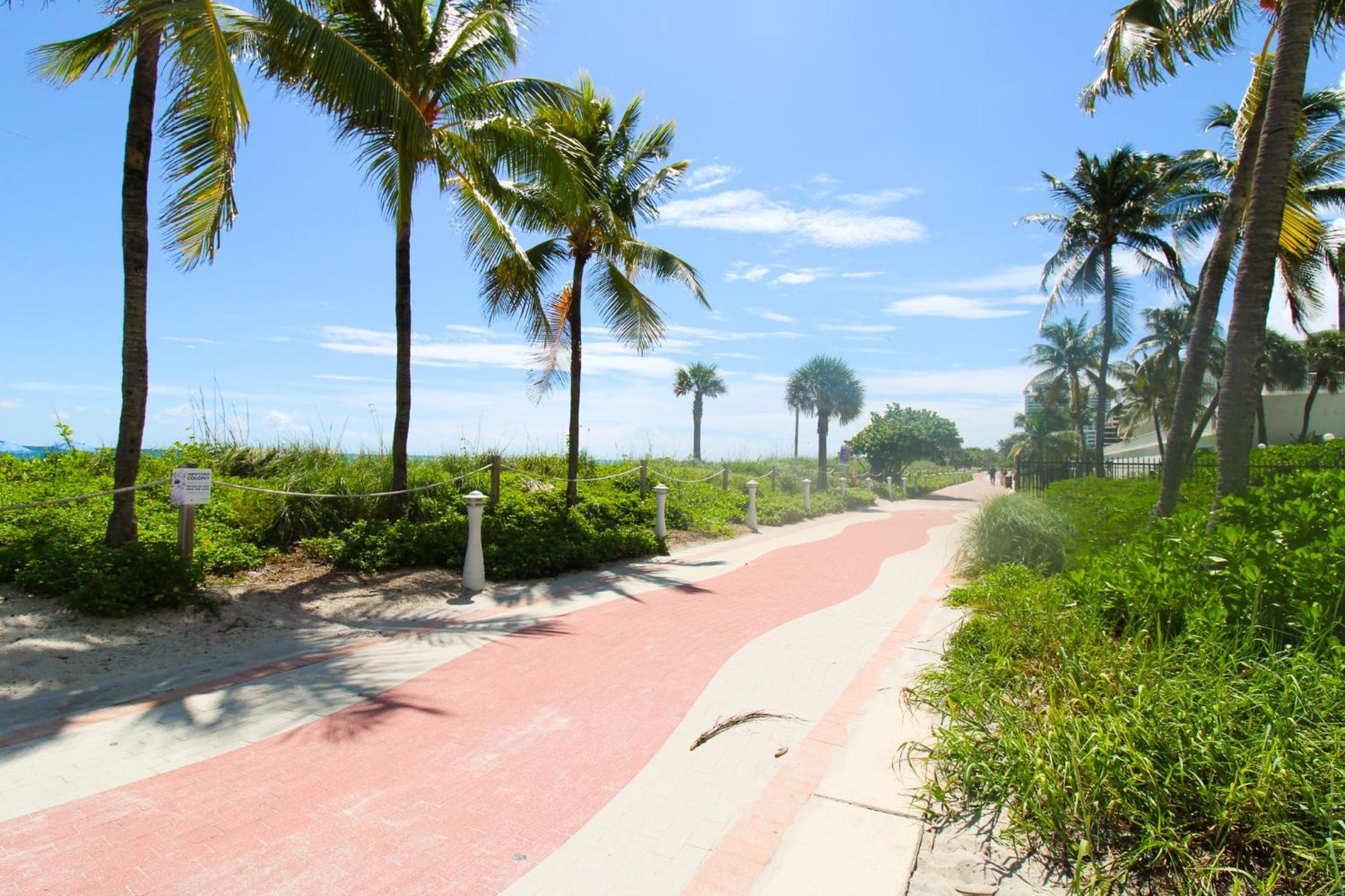 Castle L1 Double-Loft Condo With Beach Access, Pool, Tennis And Free Parking! Miami Beach Exterior photo
