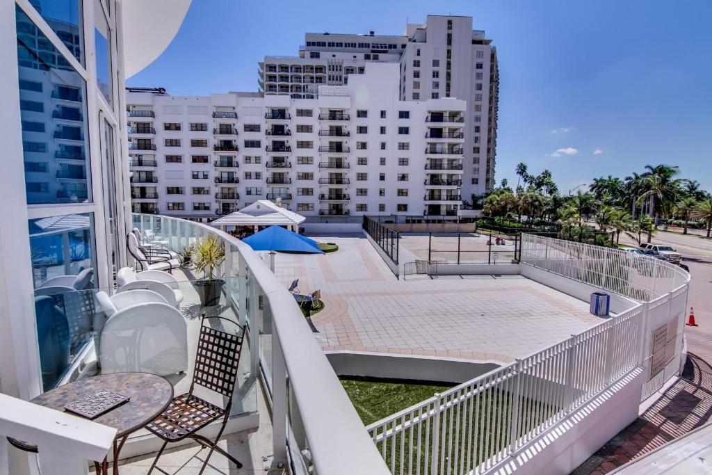 Castle L1 Double-Loft Condo With Beach Access, Pool, Tennis And Free Parking! Miami Beach Exterior photo