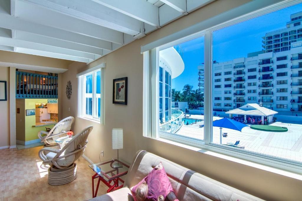 Castle L1 Double-Loft Condo With Beach Access, Pool, Tennis And Free Parking! Miami Beach Exterior photo